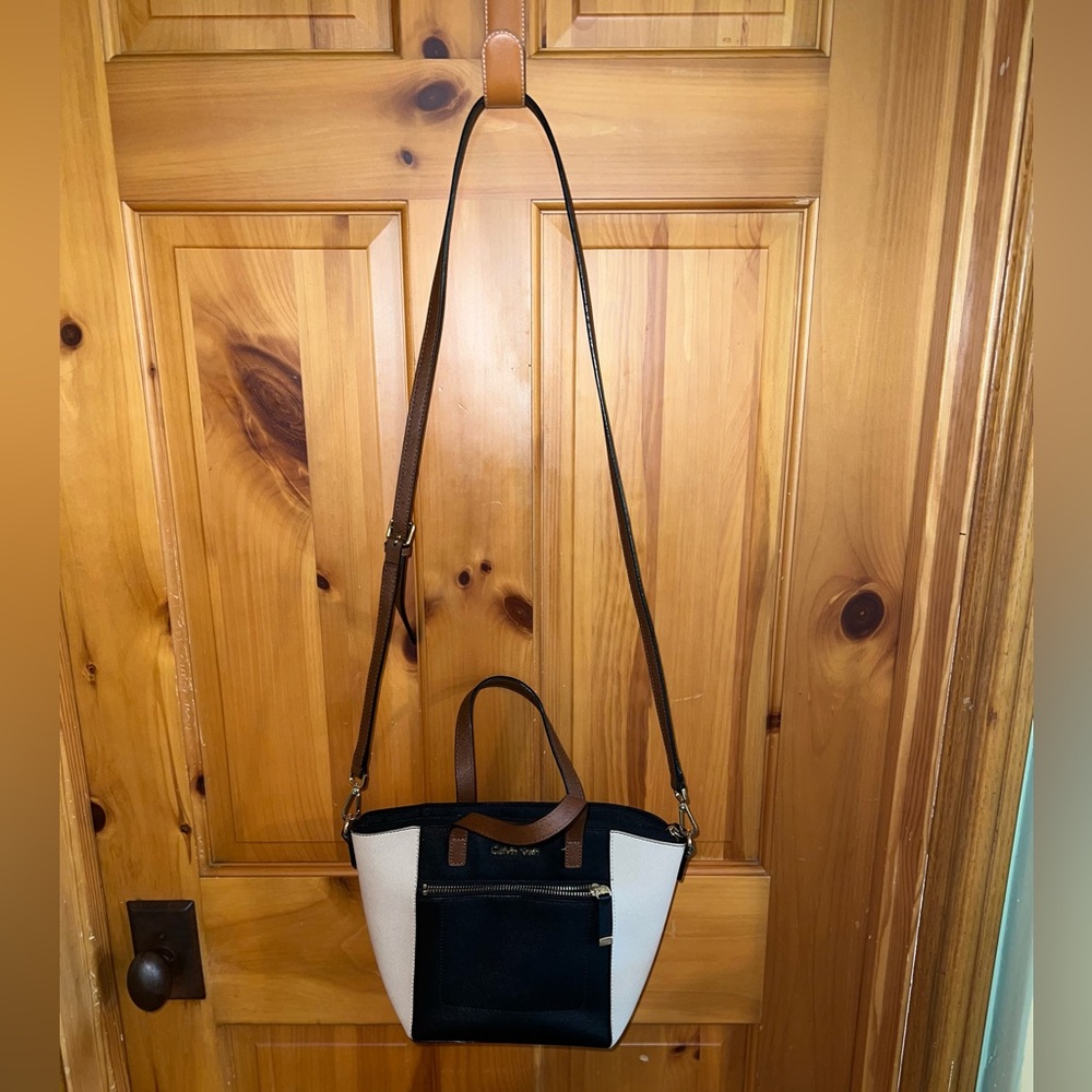 Calvin Klein Zippered Purse - Excellent Condition!